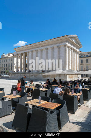 Restaurant Maison Carree, Place de la Maison Carree, Nimes, Languedoc, Frankreich Stockfoto