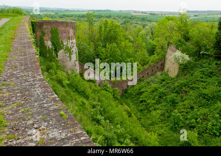 Die Festungsanlagen von Vauban in Montreuil, Frankreich Stockfoto