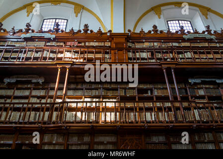 Biblioteca Palafoxiana, die erste öffentliche Bibliothek in der Kolonialen Mexiko gegründet in 1646, Puebla, Mexiko Stockfoto