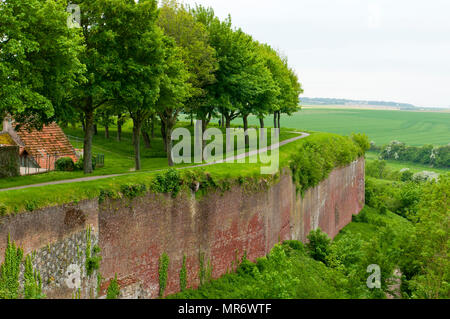 Die Festungsanlagen von Vauban in Montreuil, Frankreich Stockfoto