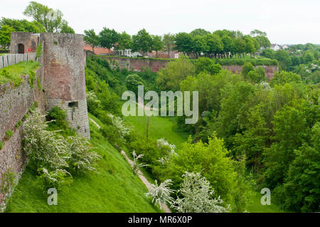 Die Festungsanlagen von Vauban in Montreuil, Frankreich Stockfoto