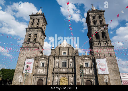 Puebla Cathedral, eine römisch-katholische Kirche im spanischen Kolonialstil, Puebla, Mexiko gebaut Stockfoto