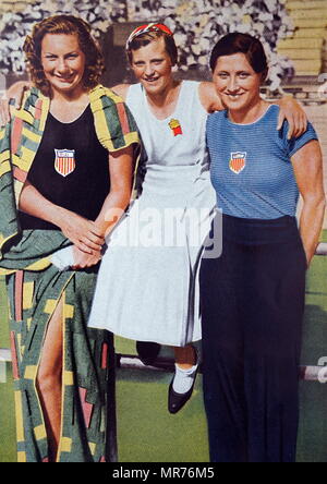 Foto (von links nach rechts) von Helene Emma Madison (1913 - 1970) aus den USA mit Willemijntje Den Ouden (1918 - 1997) aus den Niederlanden und Eleanor Saville (1909-1998) während der Olympischen Spiele 1932. Diese Frauen im 100 Meter Freistil konkurrierten, Helene Gold hat, Willy Silber nahm und Eleanor Bronze. Stockfoto