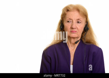 Senior Geschäftsfrau mit Kopfhörern in Müde arbeiten Stockfoto
