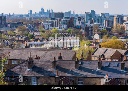 LONDON, Großbritannien - 20 April: Dies ist ein Blick auf die Häuser und Gebäude in Greenwich am 20. April 2018 in London. Stockfoto