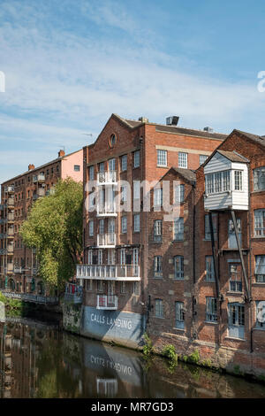 Die Anrufe landen, am Fluss Aire Brewery Wharf Leeds, West Yorkshire, UK. Stockfoto