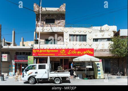 Wadi Musa, wörtlich 'Tal des Mose", ist der Name einer Stadt in der Ma'an governatorats im südlichen Jordanien östlich von Petra entfernt. Stockfoto