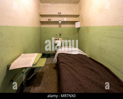 Zelle im Gefängnis Alcatraz, San Francisco, CA, USA. Stockfoto