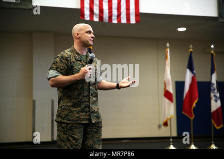 Generalmajor David G. Bellon, eingehende Commander für US Marine Corps Forces, Süden, spricht während des Geräts Ändern des Befehls Zeremonie in Doral, Florida, 22. Mai 2017. Brig. Gen. Kevin M. Iiams Befehl aufgegeben von MARFORSOUTH zu Bellon nach als Kommandeur seit Januar 2016 dienen. (U.S. Marine Corps Foto von gunnery Sgt. Zachary Dyer) Stockfoto