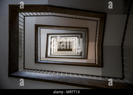 Treppe im Flughafen Tempelhof, Berlin, Deutschland. Stockfoto