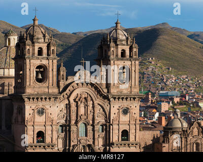 Iglesia de La Compania de Jesus als von der Plaza Nazerenas, Cusco Peru gesehen Stockfoto