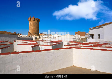 Paterna Turm in Valencia und Schornsteine der unterirdischen Höhle Häuser Stockfoto