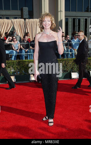 Allison Jenney aus dem Westflügel arrriving am 8. jährlichen Screen Actors Guild Awards, gehalten im Shrine Auditorium in Los Angeles, CA., am Sonntag, dem 10. März 2002. JenneyAllison 21 Red Carpet Event, Vertikal, USA, Filmindustrie, Prominente, Fotografie, Bestof, Kunst, Kultur und Unterhaltung, Topix Prominente Fashion/Vertikal, Besten, Event in Hollywood Leben - Kalifornien, Roter Teppich und backstage, USA, Film, Stars, Film Stars, TV Stars, Musik, Promis, Fotografie, Bestof, Kunst, Kultur und Unterhaltung, Topix, vertikal, eine Person, von der das Jahr, Stockfoto