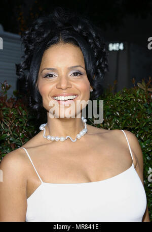 Victoria Rowell an der NAACP Image Awards 2004 angekommen an der Universal Amphitheater in Los Angeles. März 7, 2004. RowellVictoria 1 Red Carpet Event, Vertikal, USA, Filmindustrie, Prominente, Fotografie, Bestof, Kunst, Kultur und Unterhaltung, Topix Prominente Fashion/Vertikal, Besten, Event in Hollywood Leben - Kalifornien, Roter Teppich und backstage, USA, Film, Stars, Film Stars, TV Stars, Musik, Promis, Fotografie, Bestof, Kunst, Kultur und Unterhaltung, Topix, headshot, vertikal, eine Person aus dem Jahr 2003, Anfrage tsuni@Gamma-USA.com Stockfoto