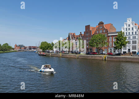 Häuser am Ufer des Flusses Untertrave, Luebeck, Schleswig-Holstein, Deutschland Stockfoto