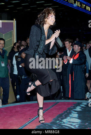 Jennifer Lopez bei den 2002 MTV Video Music Awards in der Radio City Music Hall in New York ankommen. August 29, 2002. LopezJennifer 06 Red Carpet Event, Vertikal, USA, Filmindustrie, Prominente, Fotografie, Bestof, Kunst, Kultur und Unterhaltung, Topix Prominente Fashion/Vertikal, Besten, Event in Hollywood Leben - Kalifornien, Roter Teppich und backstage, USA, Film, Stars, Film Stars, TV Stars, Musik, Promis, Fotografie, Bestof, Kunst, Kultur und Unterhaltung, Topix, vertikal, eine Person aus dem Jahr 2002, Anfrage tsuni@Gamma-USA.com Mode - Volle L Stockfoto