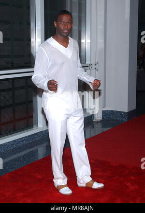 Brian McKnight bei der Ankunft im "leicht wie eine Feder Fashion Show 'Hexe hebt Geld zu CAAF - betroffenen Kinder durch AIDS Foundation zugute kommen. Die Modenschau war im Convention Center in Los Angeles. Juni 21, 2002. McKnightBrian 01 Red Carpet Event, Vertikal, USA, Filmindustrie, Prominente, Fotografie, Bestof, Kunst, Kultur und Unterhaltung, Topix Prominente Fashion/Vertikal, Besten, Event in Hollywood Leben - Kalifornien, Roter Teppich und backstage, USA, Film, Stars, Film Stars, TV Stars, Musik, Promis, Fotografie, Bestof, Kunst Kultur und Unterhaltung Stockfoto