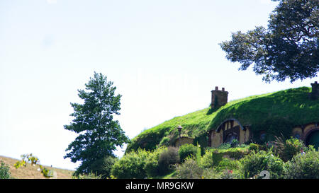 Hügel mit Hobbit Löcher in Hobbiton, Nz Stockfoto