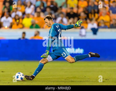 Mai 25, 2018: Houston Dynamo Torhüter Joe Willis (23) löscht Kugel während ein Spiel zwischen den New York City FC und der Houston Dynamo am 25 Mai, 2018 bei BBVA Compass Stadion in Houston, Texas ist das Ergebnis unentschieden an der Hälfte 1-1 Stockfoto