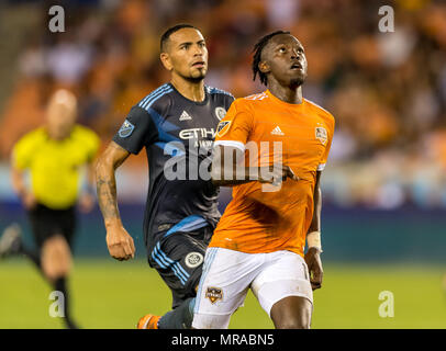 Mai 25, 2018: Houston Dynamo vorwärts Albertino Elis (17) Sucht den Ball während eines Spiels zwischen den New York City FC und der Houston Dynamo am 25 Mai, 2018 bei BBVA Compass Stadion in Houston, Texas Houston Dynamo gewann 3-1 Stockfoto