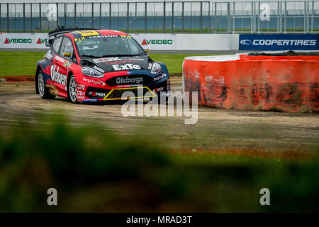 Towcester, Northamptonshire, Großbritannien. 26 Mai, 2018. Welt Rallycross Fahrer Robin Larsson (SWE) und Olsbergs MSE-Laufwerke während der FIA World Rallycross Meisterschaft in Silverstone (Foto durch Gergo Toth/Alamy Live-Nachrichten) Stockfoto