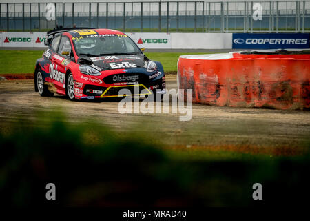 Towcester, Northamptonshire, Großbritannien. 26 Mai, 2018. Welt Rallycross Fahrer Robin Larsson (SWE) und Olsbergs MSE-Laufwerke während der FIA World Rallycross Meisterschaft in Silverstone (Foto durch Gergo Toth/Alamy Live-Nachrichten) Stockfoto