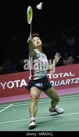 Bangkok, Thailand. 26 Mai, 2018. Okuhara Nozomi von Team Japan hits eine Rückkehr während der BWF Uber Cup 2018 Finale gegen Nitchaon Jindapol von Team Thailand in Bangkok, Thailand, am 26. Mai 2018. Team Japan beat Team Thailand von 3-0 im Finale und behauptete den Titel der Veranstaltung. Credit: Wang Shen/Xinhua/Alamy leben Nachrichten Stockfoto