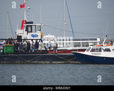 Queenborough, Kent, UK. 26. Mai 2018. Eine neue Fährverbindung von Queenborough, Kent am Meer in Essex Southend heute begonnen. Ein neues Boot spirit Sheppey' von Island Cruises Ltd. auf die erste Reise heute Morgen. Durch das Wasser der Weg ist etwa 6 Meilen, aber deutlich länger mit dem Auto. Es ist zu hoffen das neue Fährverbindung wird der Tourismus in der Region stärken. Credit: James Bell/Alamy leben Nachrichten Stockfoto