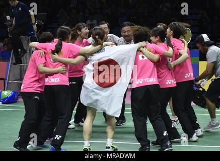 Bangkok, Thailand. 26 Mai, 2018. Team Japan Feiern nach dem Gewinn der BWF Uber Cup 2018 Finale gegen Team Thailand in Bangkok, Thailand, am 26. Mai 2018. Team Japan beat Team Thailand von 3-0 im Finale und behauptete den Titel der Veranstaltung. Credit: Wang Shen/Xinhua/Alamy leben Nachrichten Stockfoto
