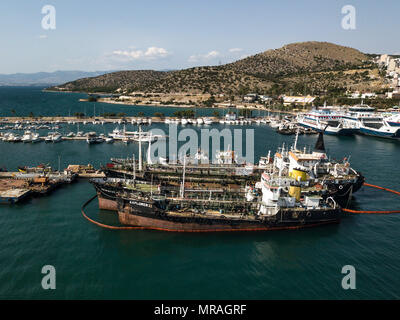 Piräus. 25 Mai, 2018. Foto am 25 Mai, 2018 zeigt ein Schiff Reparaturwerft und Schiffe im Hafen von Piräus, Griechenland. Griechischer Reedereien bleibt Ein weltweit führender Anbieter im Jahr 2018, die 20 Prozent der weltweiten Flotte in Tonnen Tragfähigkeit (DWT), laut dem Jahresbericht 2017-2018 der Union der griechischen Schiffseigner am Donnerstag frei. Credit: Lefteris Partsalis/Xinhua/Alamy leben Nachrichten Stockfoto