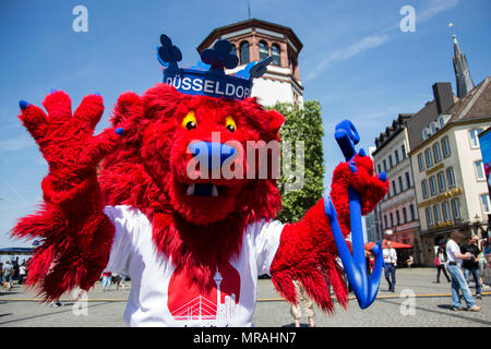 Düsseldorf, Deutschland. 26. Mai 2018. Tosi, das Düsseldorfer Maskottchen. Die jährlichen Japan Tag (japan-tag) Festival deutsch-japanische Freundschaft findet in Düsseldorf. Die Kultur und Lifestyle Event lockt Hunderttausende von Besuchern jedes Jahr. Foto: 51 North/Alamy leben Nachrichten Stockfoto