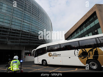 Aviva Stadium, Dublin, Irland. 26 Mai, 2018. Guinness Pro 14 rugby Finale, Leinster versus Scarlets; Scarlets team Bus kommt Credit: Aktion plus Sport/Alamy leben Nachrichten Stockfoto