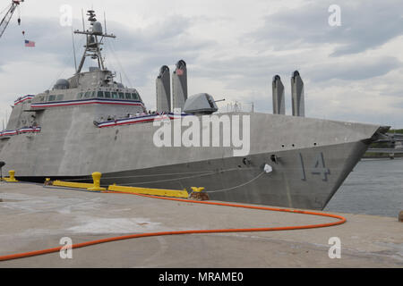 Die Littitorial Combat Ship, USS Manchester (LCS-14) in Kommission am Samstag, den 26. Mai gesetzt, 2018 in Portsmouth, New Hampshire. Stockfoto