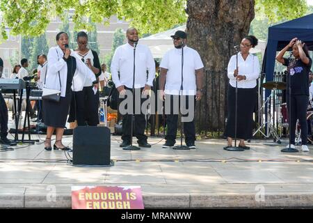 London, Großbritannien. 26. Mai 2018. 10.30 Uhr, windrush Square, Brixton London UK Gemeinschaft und Mitglieder der Kirche für die Pistole und Messer Kriminalität marschierten. Credit: Philip Robins/Alamy leben Nachrichten Stockfoto