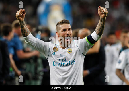 Kiew, Ukraine. 26 Mai, 2018. Sergio Ramos von Real Madrid feiert, nachdem das Finale der UEFA Champions League Spiel zwischen Real Madrid und Liverpool an olimpiyskiy National Sports Complex am 26. Mai 2018 in Kiew, Ukraine. (Foto von Daniel Chesterton/phcimages.com) Credit: PHC Images/Alamy leben Nachrichten Stockfoto