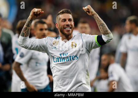Kiew, Ukraine. 26 Mai, 2018. Sergio Ramos von Real Madrid feiert, nachdem das Finale der UEFA Champions League Spiel zwischen Real Madrid und Liverpool an olimpiyskiy National Sports Complex am 26. Mai 2018 in Kiew, Ukraine. (Foto von Daniel Chesterton/phcimages.com) Credit: PHC Images/Alamy leben Nachrichten Stockfoto