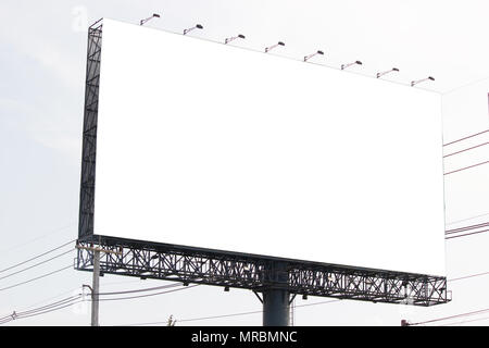 Weiße leere Plakatwand oder Namensschild auf der Straßenseite für Mock up Präsentation. Stockfoto