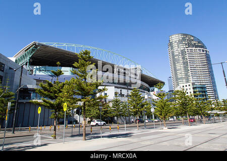 Melbourne, Australien: 07 April, 2018: Melbourne City Marina ist von Etihad Stadium am Hafen Esplanade übersehen. Stockfoto