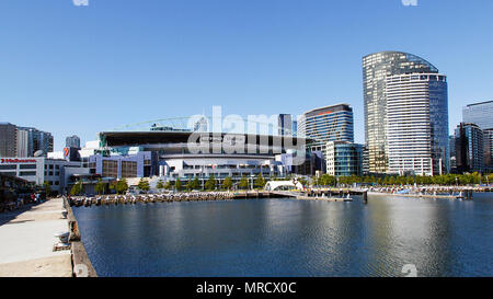 Melbourne, Australien: 07 April, 2018: Melbourne City Marina ist von Etihad Stadium am Hafen Esplanade übersehen. Stockfoto