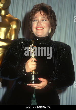 LOS ANGELES, Ca - 25. März: Schauspielerin Kathy Bates nimmt an der 63. jährlichen Academy Awards am 25. März 1991 im Shrine Auditorium in Los Angeles, Kalifornien. Foto von Barry King/Alamy Stock Foto Stockfoto