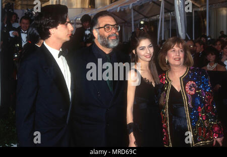 LOS ANGELES, Ca - 25. März: (L-R) Roman Coppola, Regisseur Francis Ford Coppola, Sofia Coppola und Elenor Coppola die 63. jährlichen Academy Awards am 25. März 1991 teilnehmen im Shrine Auditorium in Los Angeles, Kalifornien. Foto von Barry King/Alamy Stock Foto Stockfoto