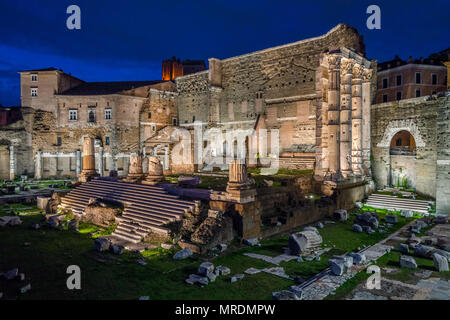 Forum des Augustus in der Nacht in Rom, Italien. Stockfoto