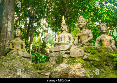 Statuen an geheimen Garten auf der Insel Koh Samui, Thailand Stockfoto