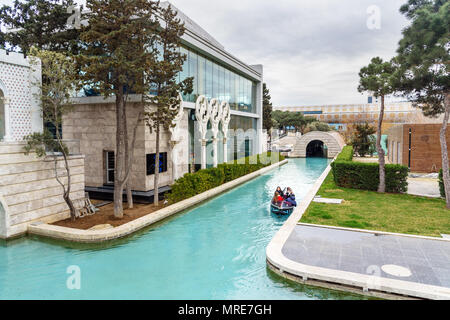 Baku, Aserbaidschan, 10. März 2018: Kleine Venedig Wasser Park auf Baku Boulevard im Frühling Stockfoto