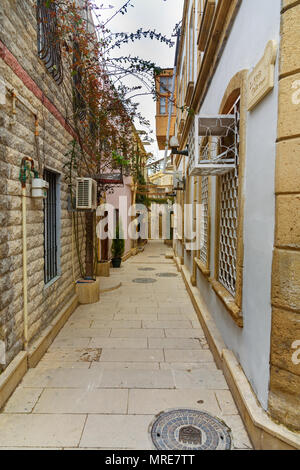 Baku, Aserbaidschan, 10. März 2018: Straße in der alten Stadt Engen Icheri Sheher Stockfoto