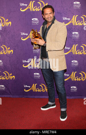 Benefizkonzert von Aladdin und Freunde auf der Bühne Theater in Hamburg bietet: Ethan Freeman Wo: Hamburg, Deutschland Wann: 24. Apr 2018 Credit: Becher/WENN.com Stockfoto