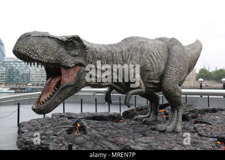 Lebensgroße Nachbildung eines Tyrannosaurus Rex die Freigabe der neuen Film Jurassic Welt: Gefallene Königreich in London, England, UK, Peter Grant zu fördern. Stockfoto