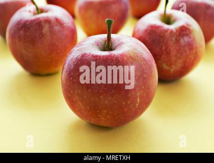 Rote Äpfel, hautnah. Stockfoto