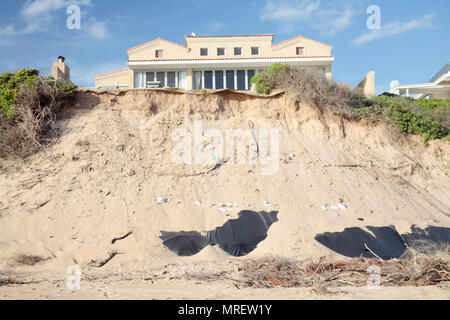 Erodieren Sanddünen, die durch die Beseitigung von Vegetation, Sedgefield, Western Cape, Südafrika. Stockfoto