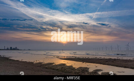 Recar industrielle Küste bei Sonnenuntergang. North East England. 2018 Stockfoto